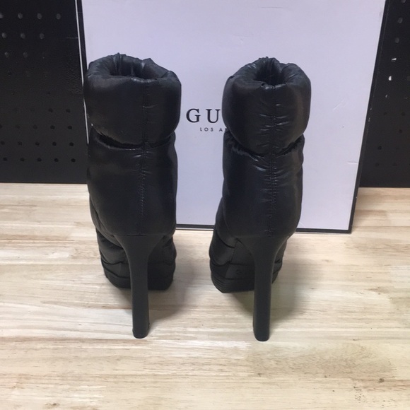 New WB Woman’s GUESS Black Women's High Heel Boots - Picture 4 of 6